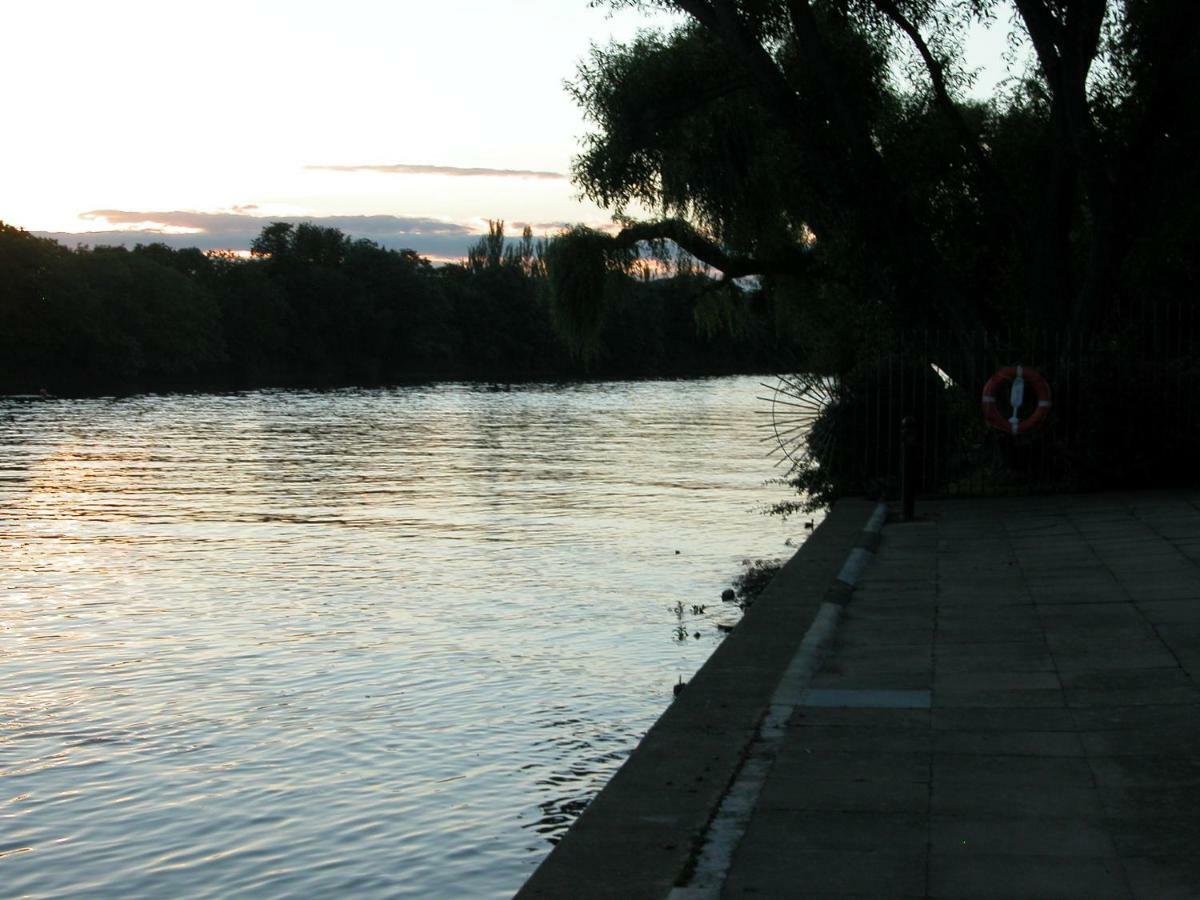 Chiswick Riviera With Free Parking Couette-café Londres